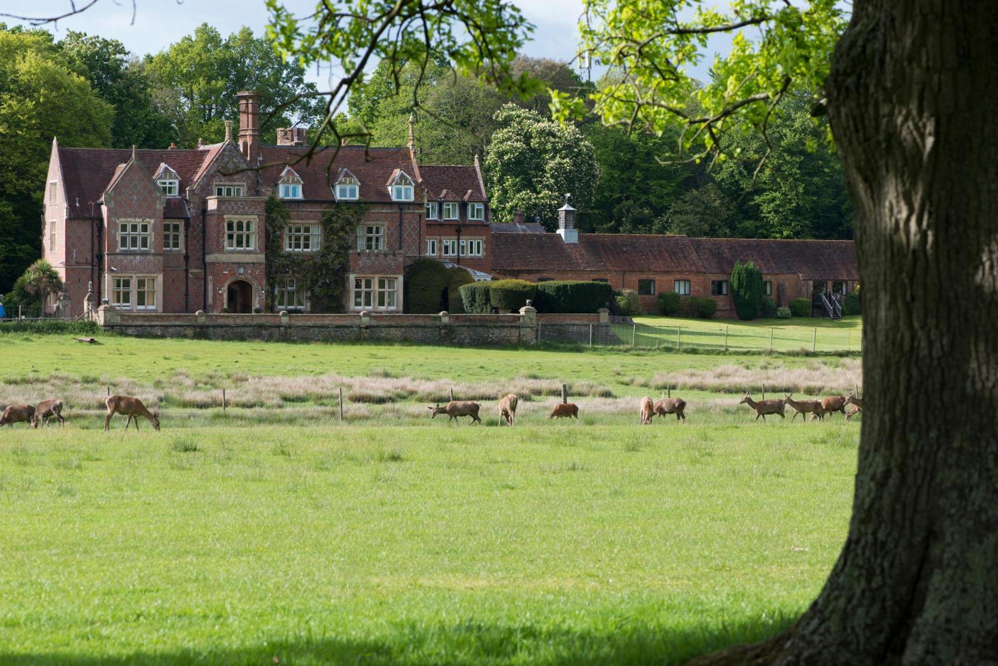 ホテル Burley Manor エクステリア 写真