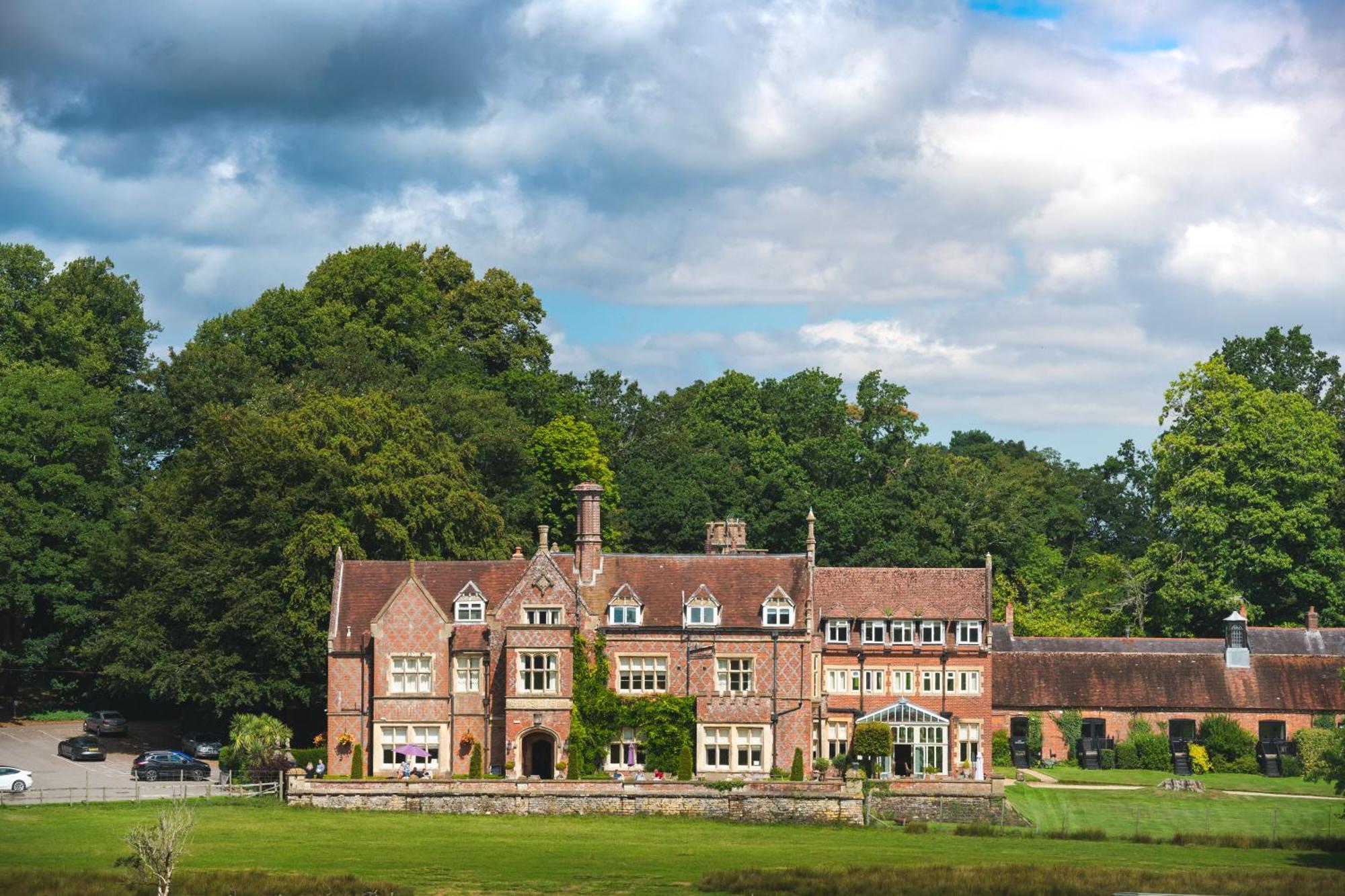 ホテル Burley Manor エクステリア 写真