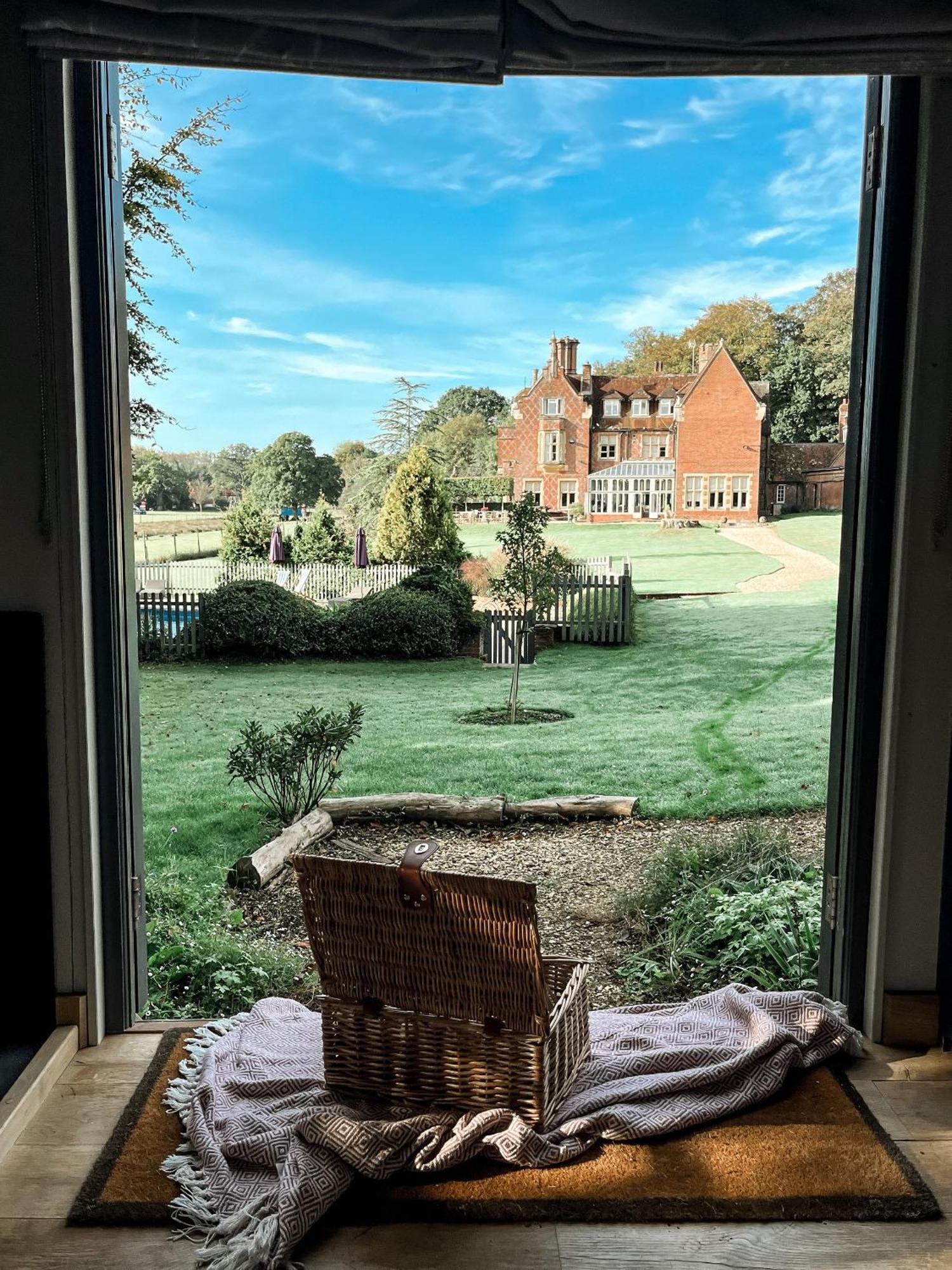 ホテル Burley Manor エクステリア 写真